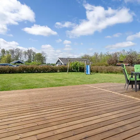 3 Bedroom Stunning In Casa de Férias Otterup